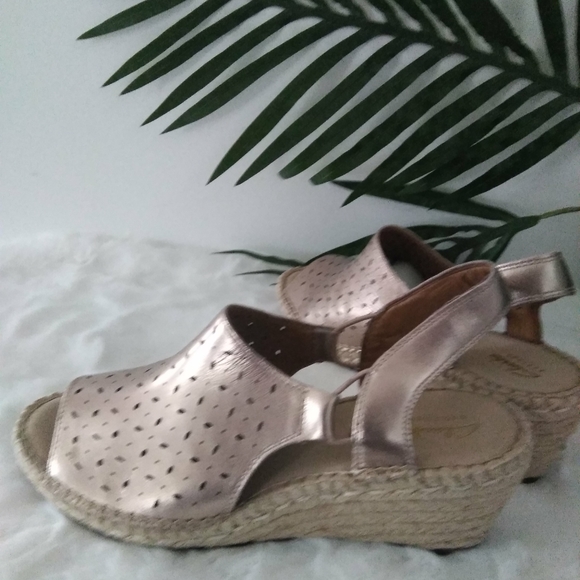 CLARK'S ARTISIAN WEDGE SANDALS - Picture 3 of 5
